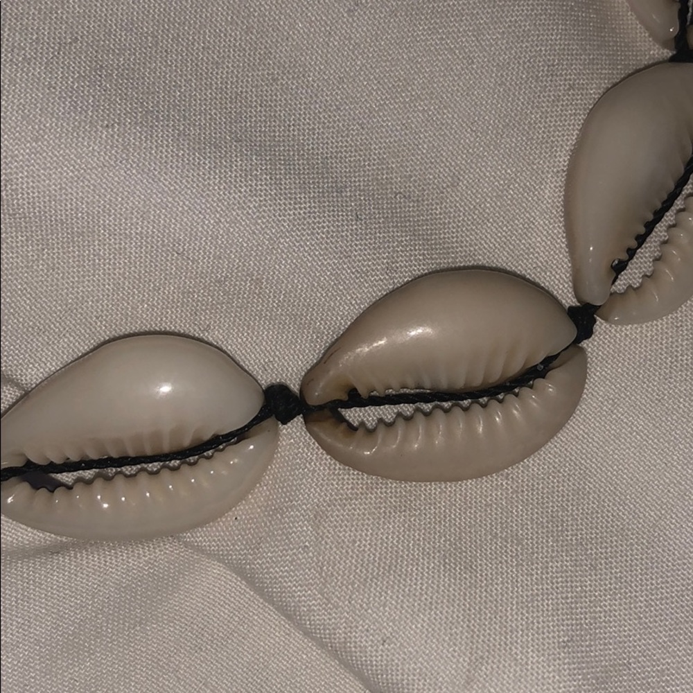 Shell Necklace - Picture 2 of 3